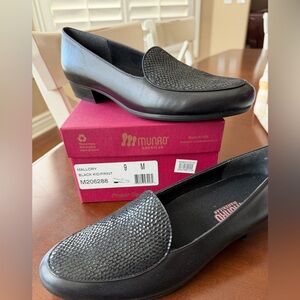 Munro Black Textured Leather Loafers